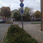 Ende der Fahrradstraße mit falschem Verkehrschild.